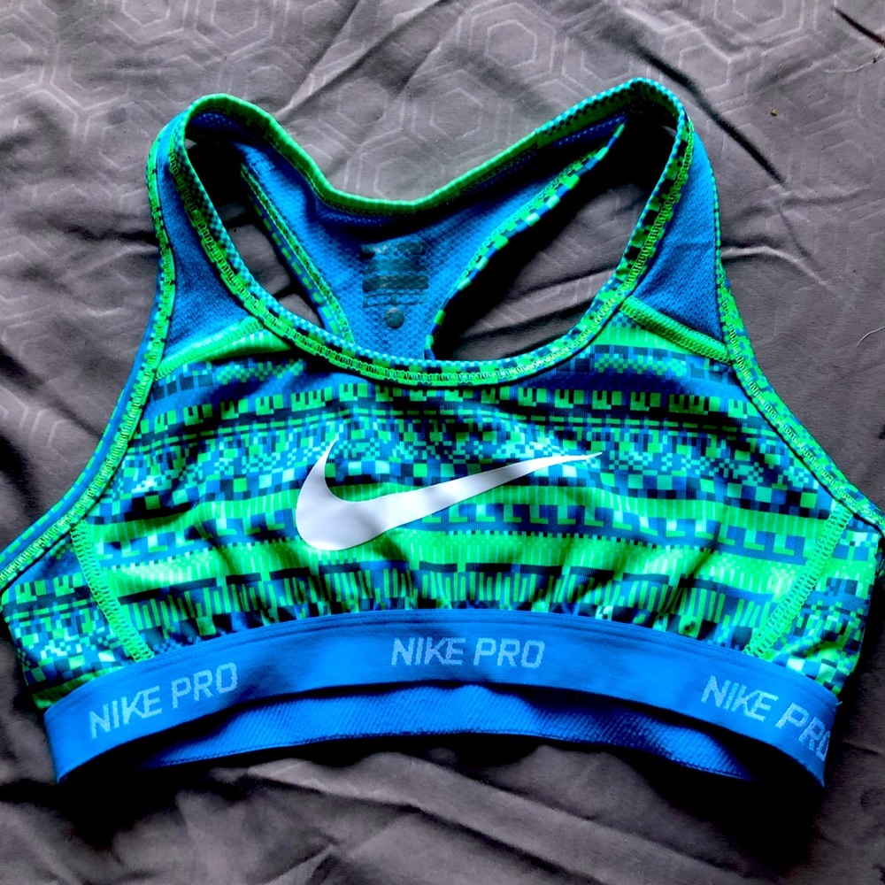 Nike pro girls bra medium